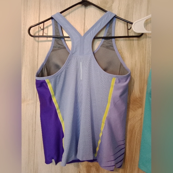 2 Nike dri-fit tank tops. Small w/ built in support bras. - Picture 11 of 16